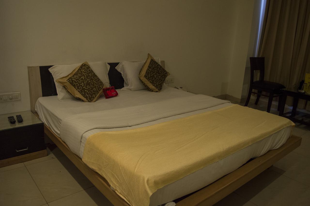 Oyo 751 Hotel Shree Palace Bhopal Esterno foto